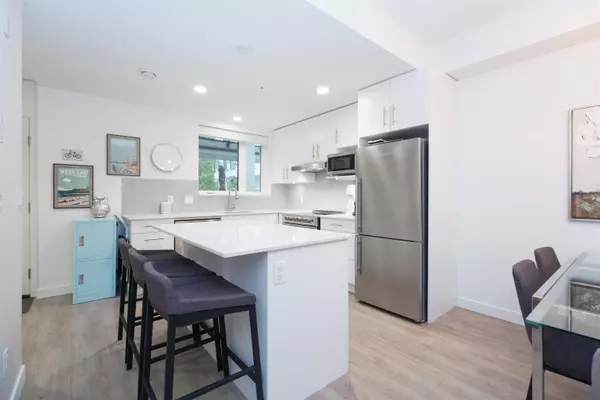 North Vancouver, BC V7M 2P7,2137 Chesterfield AVE #4