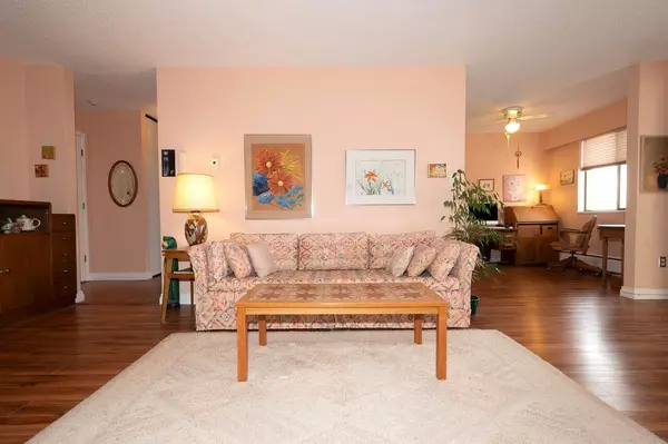515 Eleventh ST #304,  New Westminster,  BC V3M 4G4