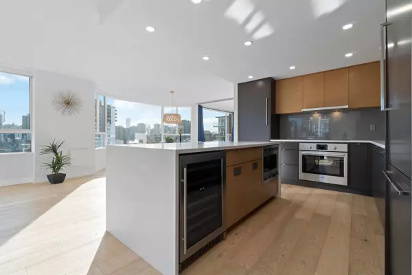 Vancouver, BC V6G 3C1,1860 Robson ST #1101