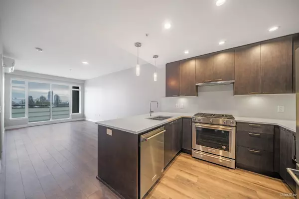 Burnaby, BC V5C 2J5,4289 Hastings ST #405