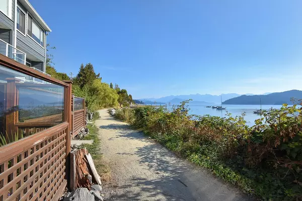 Gibsons, BC V0N 1V1,508 Marine DR