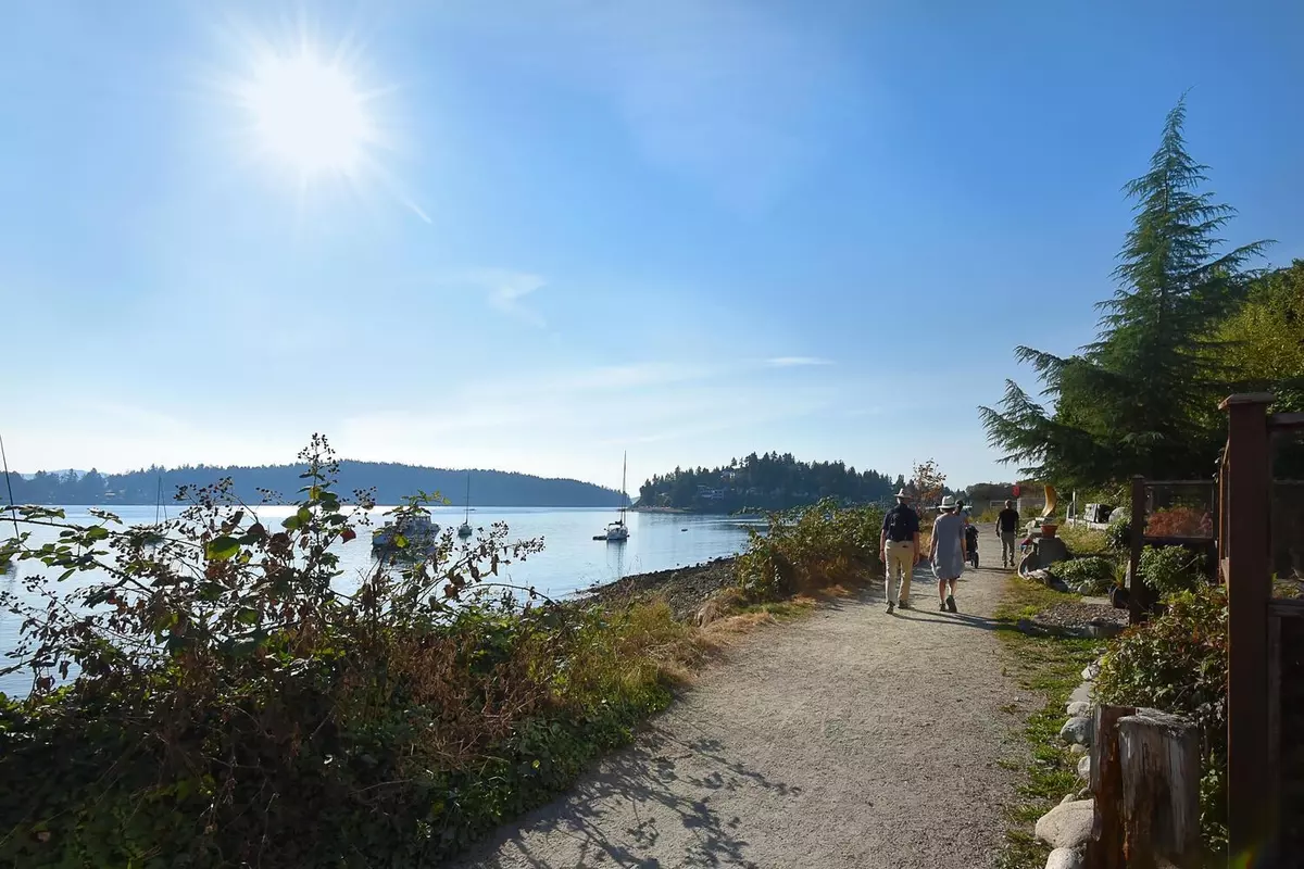 Gibsons, BC V0N 1V1,508 Marine DR