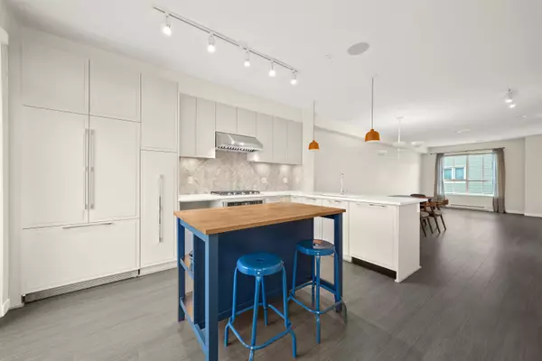 Ladner, BC V4K 0C9,5551 Admiral WAY #15