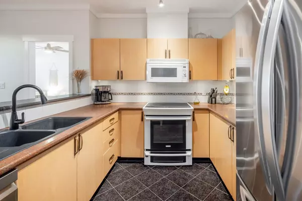 New Westminster, BC V3M 6X8,83 Star CRES #207