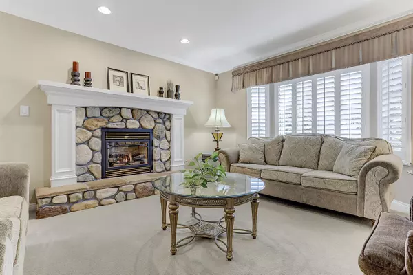 Pitt Meadows, BC V3Y 2L5,19573 Somerset DR