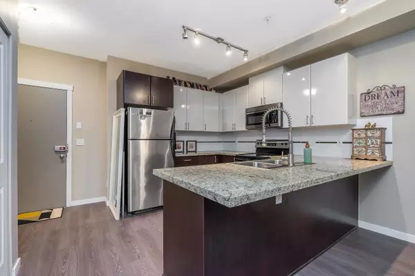 Surrey, BC V3R 6A3,14960 102a AVE #107