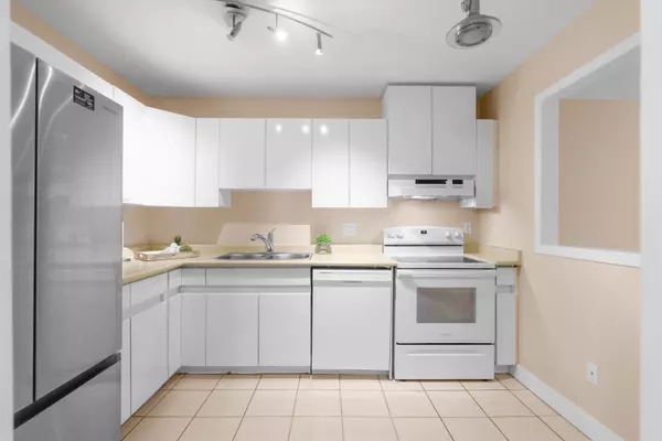 Surrey, BC V3R 0T1,14998 101a AVE #302