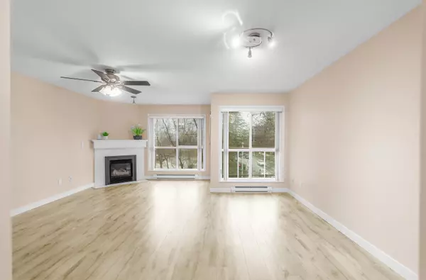 Surrey, BC V3R 0T1,14998 101a AVE #302