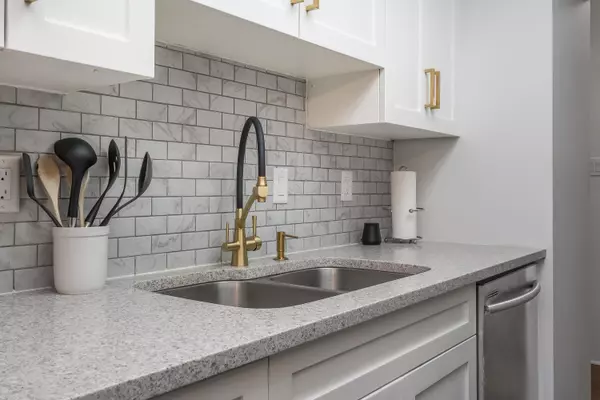 New Westminster, BC V3L 4L2,466 E Eighth AVE #406