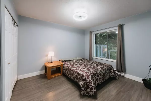 Gibsons, BC V0N 1V7,822 Gibsons WAY #10