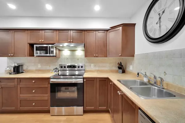 Port Coquitlam, BC V3B 1P1,1567 Grant AVE #210