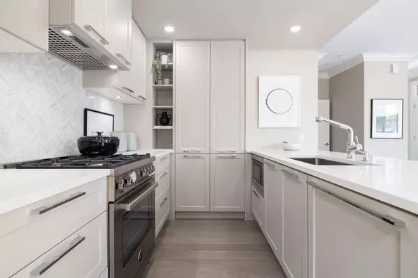 Vancouver, BC V5X 1X5,482 W 59th AVE