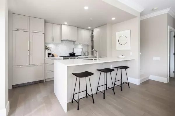 Vancouver, BC V5X 1X5,482 W 59th AVE