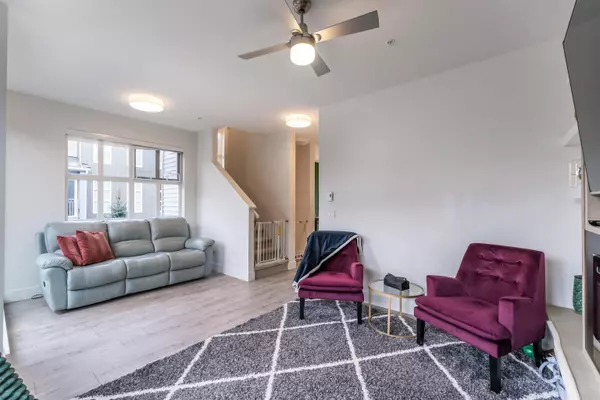 Maple Ridge, BC V2W 0K2,24076 112 AVE #105