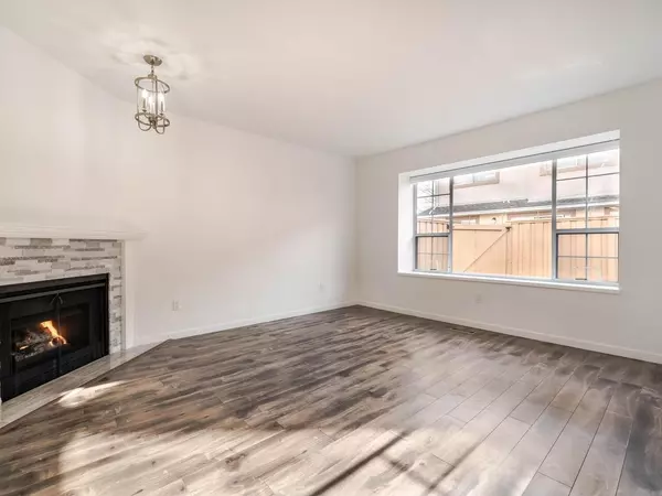 North Vancouver, BC V7P 1V8,901 W 17th ST #14