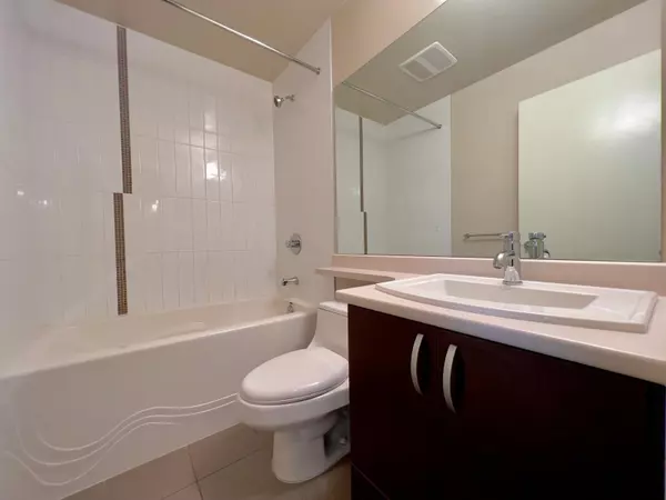 Surrey, BC V3T 0G2,13728 108 AVE #435