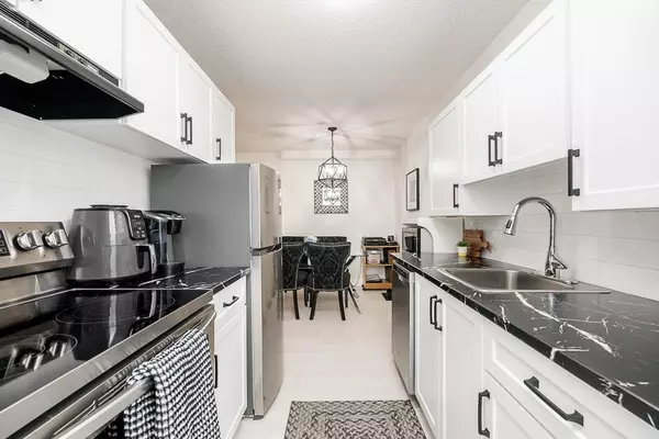 White Rock, BC V4B 3W7,1444 Martin ST #107