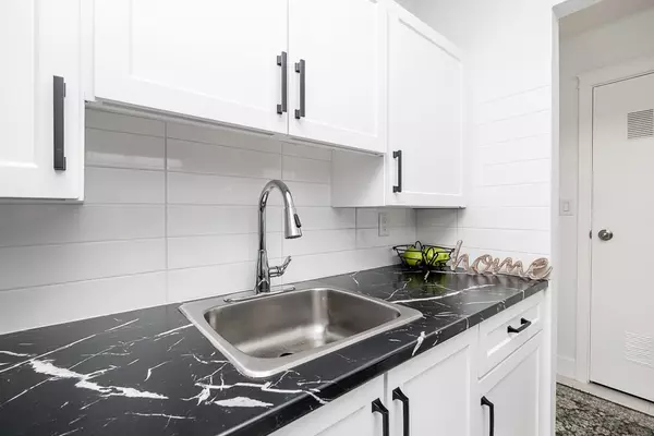 White Rock, BC V4B 3W7,1444 Martin ST #107