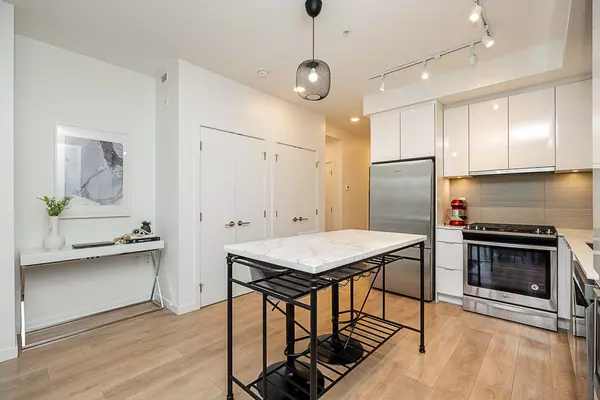 North Vancouver, BC V7M 0G2,725 Marine DR #418