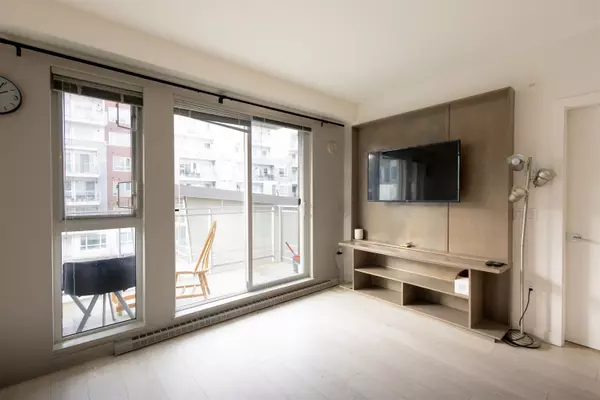 Surrey, BC V3T 0M7,10581 140 ST #301