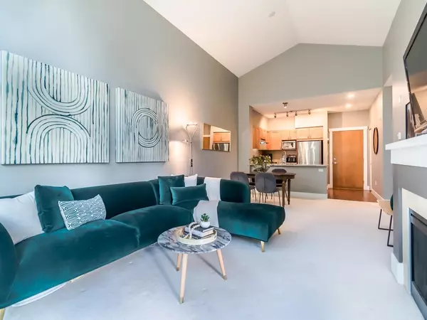 North Vancouver, BC V7J 1S3,1111 E 27th ST #417