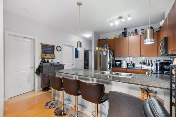 Surrey, BC V3R 0B3,15380 102a AVE #311