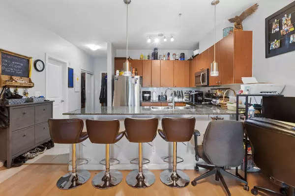 Surrey, BC V3R 0B3,15380 102a AVE #311