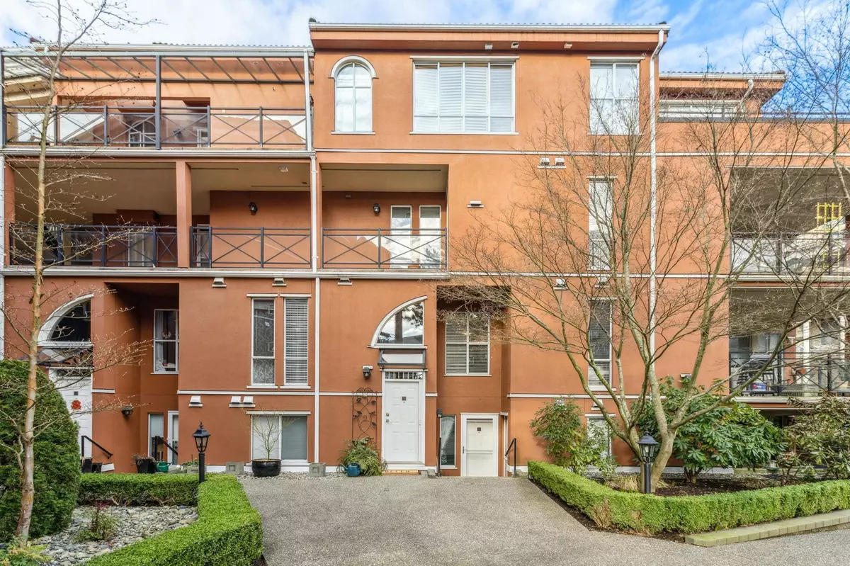 New Westminster, BC V3M 6K3,2 Renaissance SQ #214