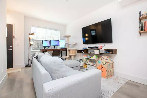 Burnaby, BC V5E 1H5,6933 Arcola ST #303