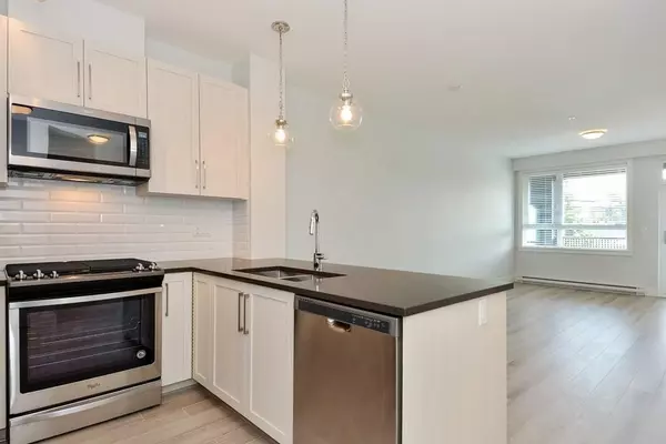 White Rock, BC V4P 0G3,2960 151 ST #203