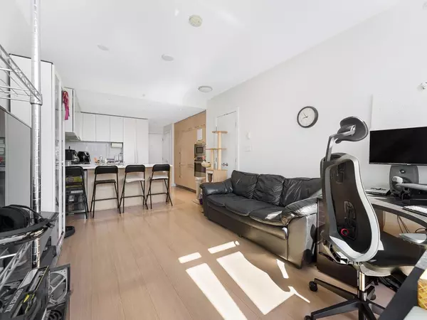 Coquitlam, BC V3B 0K9,1188 Pinetree WAY #1510