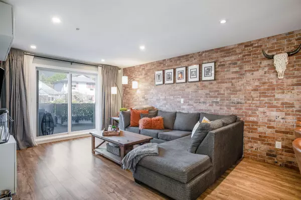 North Vancouver, BC V7M 2B1,183 W 23rd ST #205