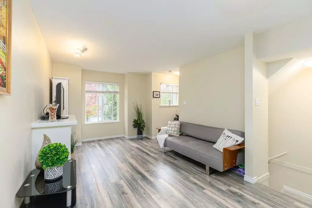 Surrey, BC V3R 2W1,14855 100 AVE #2