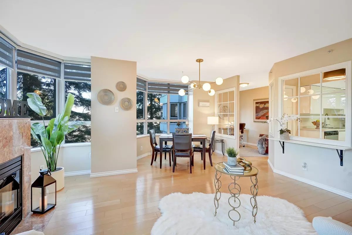 Surrey, BC V3R 0S3,10082 148 ST #305