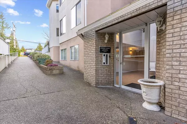 White Rock, BC V4B 4E3,1327 Best ST #104