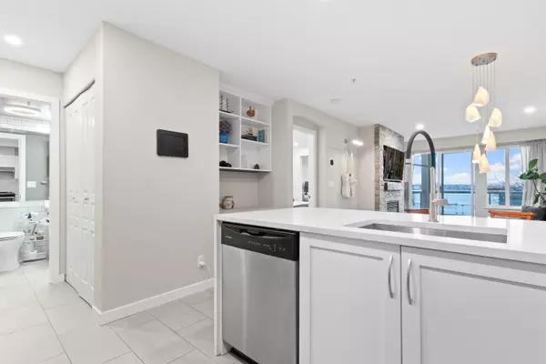 North Vancouver, BC V7L 4W9,333 E 1st ST #210