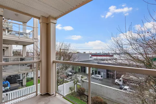 North Vancouver, BC V7L 4W9,333 E 1st ST #210