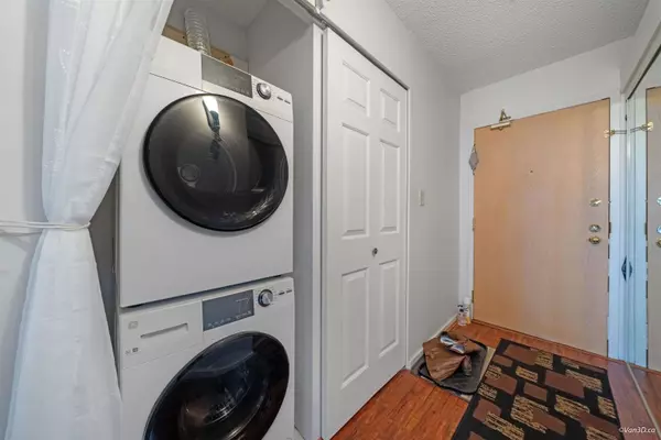 Surrey, BC V3R 0M5,14881 103a AVE #901