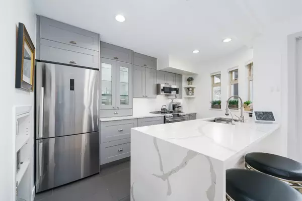 3008 W 4th AVE,  Vancouver,  BC V6K 1R4