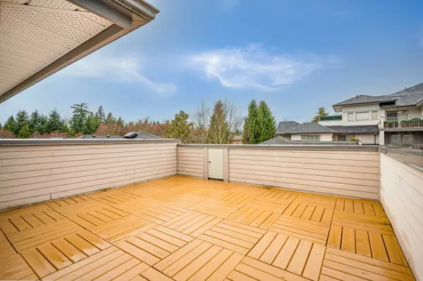 Surrey, BC V4A 4P1,2167 152 ST #308