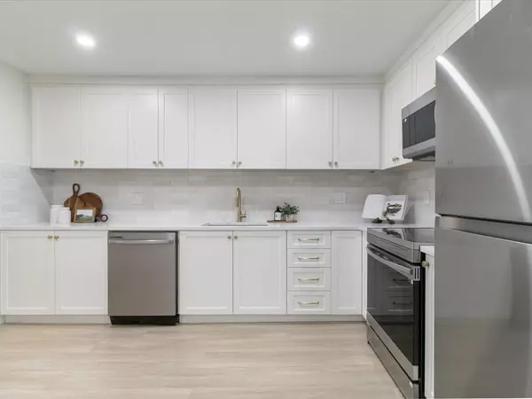 Pitt Meadows, BC V3Y 2N7,19122 122 AVE #204