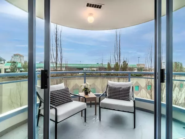 New Westminster, BC V3M 6V6,739 Princess ST #705