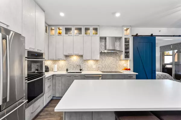 Port Moody, BC V3H 5M9,100 Capilano RD #405