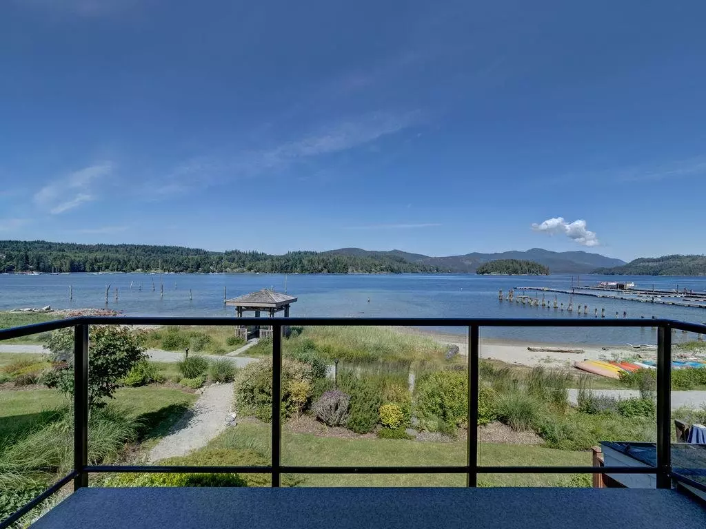 Sechelt, BC V7Z 0S2,5979 Beachgate LN