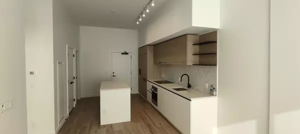 Surrey, BC V3T 0S6,13428 105 AVE #203