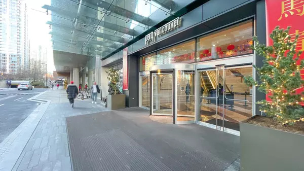 Vancouver, BC V6B 0P4,68 Smithe ST #705