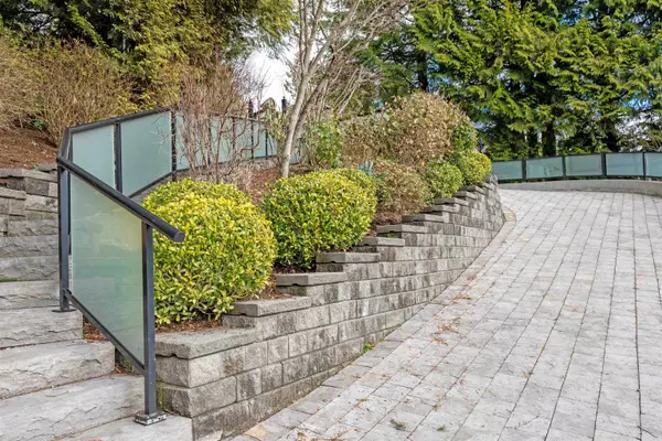 West Vancouver, BC V7S 2C6,1039 Millstream RD