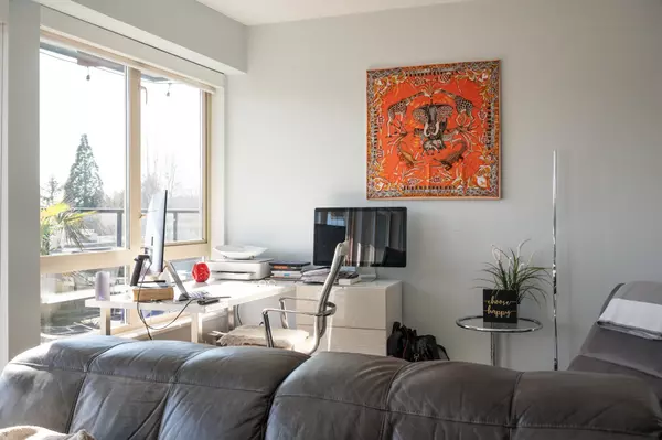 North Vancouver, BC V7P 1T4,1330 Marine DR #402