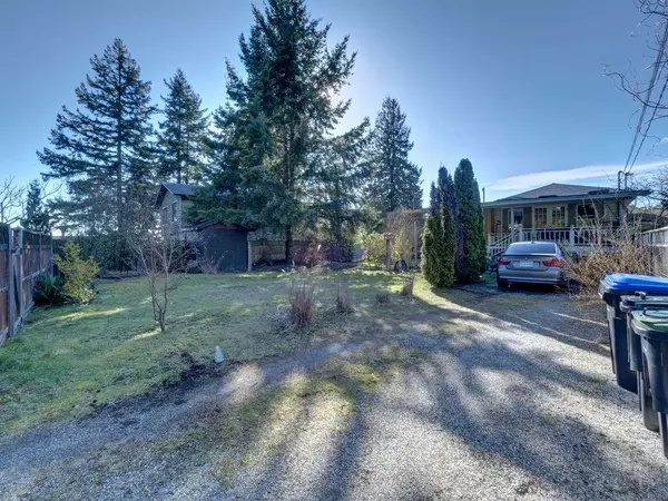 Sechelt, BC V0N 3A0,5669 Trident AVE #5667-