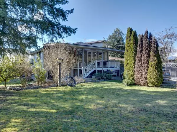 Sechelt, BC V0N 3A0,5669 Trident AVE #5667-